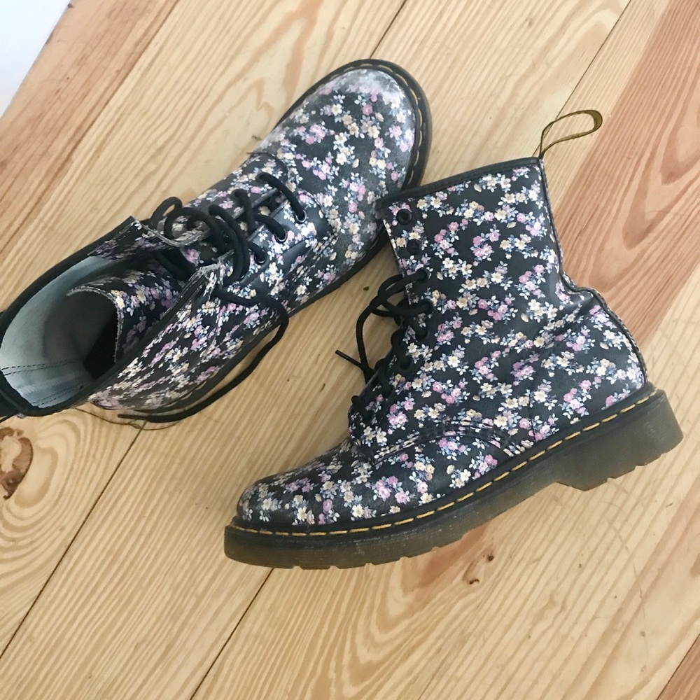 Doc Martens with flowers 💐 Dr Martens